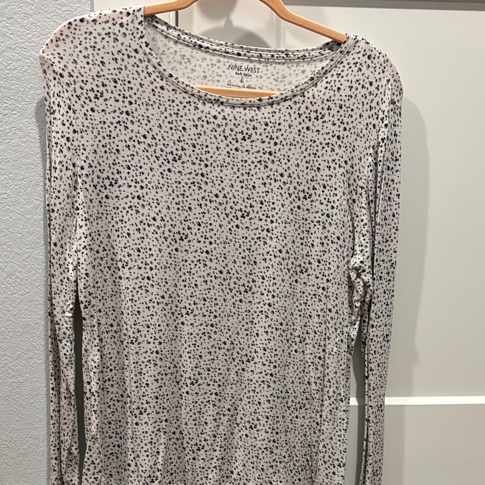 Nine West Women's Black and White Speckled Long Sleeve Top